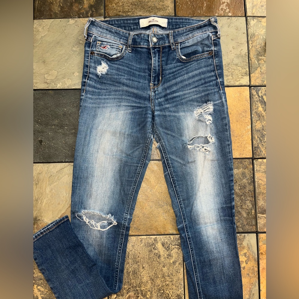 Hollister 27s